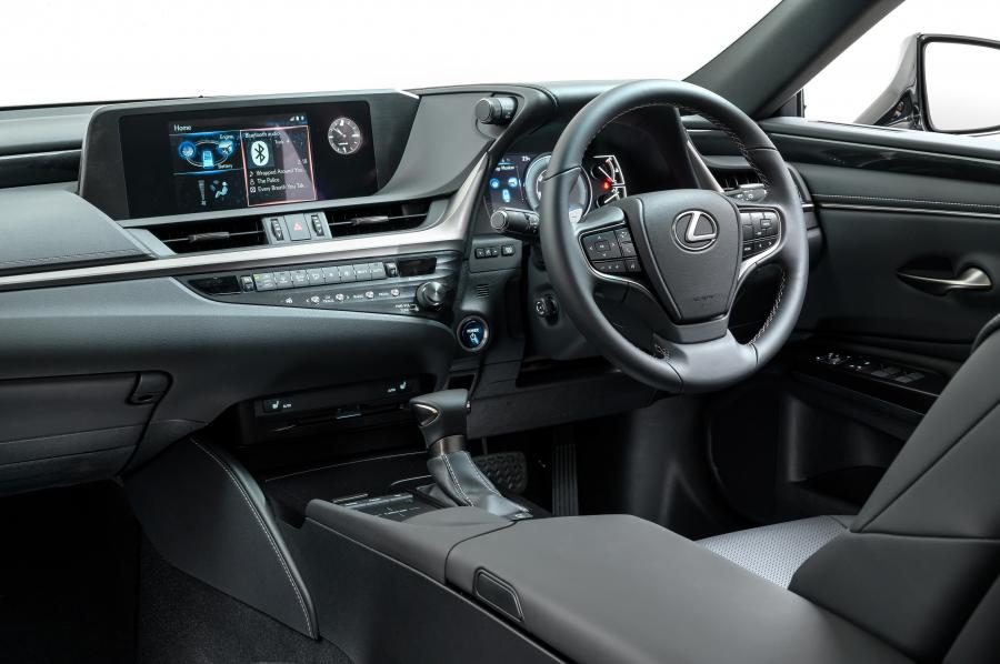 Торпедо Lexus ES300h 2018 года  (ZA) (фото 42 из 45)